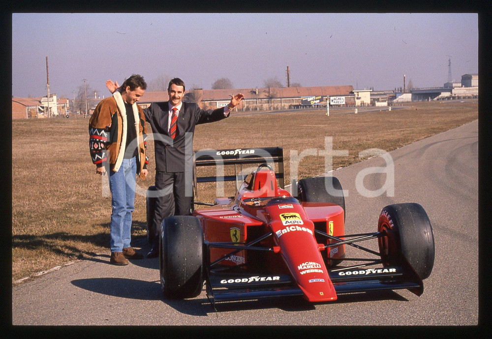 Gerhard BERGER Nigel MANSELL - FERRARI 640 F1 FIORANO 1989 35 mm vintage slide 5 Diapositiva d'epoca, in formato 35 mm.CONDIZIONI: GOODE' severamente vietata la riproduzione. Tutti i diritti sono riservati.ICharta mette in vendita, sul negozio eBay e in esclusiva sul sito "icharta" il proprio archivio composto da numerose diapositive e negativi fotografici d'epoca, tutti originali e autentici, che attraversano la storia del costume italiano tra gli la fine degli anni Sessanta e Novanta.Si tratta di uno sguardo inedito sull'attualità, la politica, la vita quotidiana, il gossip e la cultura, che fotografa il cambiamento della nazione in quest'ultimo scorcio del XX secolo. Un'occasione unica per il mercato del collezionismo, che vede finalmente disponibile un archivio eccezionale per vastità, tematiche e condizioni, in un settore (il negativo fotografico e la diapositiva) di assoluta novità e dalle interessanti prospettive di investimento.  GOOD/buono   originale e autentica 1