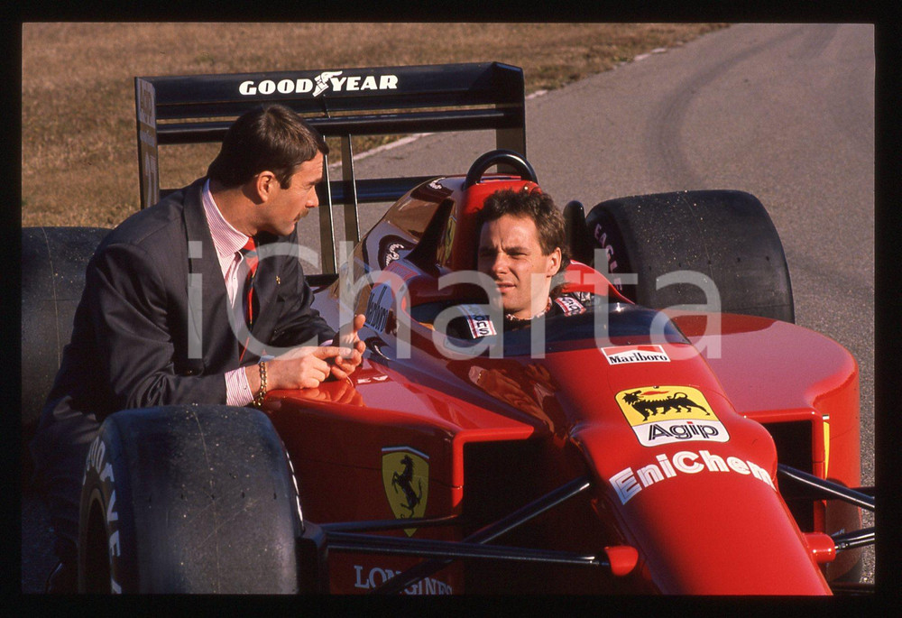 Gerhard BERGER Nigel MANSELL - FERRARI 640 F1 FIORANO 1989 35 mm vintage slide 7 Diapositiva d'epoca, in formato 35 mm.CONDIZIONI: GOODE' severamente vietata la riproduzione. Tutti i diritti sono riservati. ICharta mette in vendita, sul negozio eBay e in esclusiva sul sito "icharta" il proprio archivio composto da numerose diapositive e negativi fotografici d'epoca, tutti originali e autentici, che attraversano la storia del costume italiano tra gli la fine degli anni Sessanta e Novanta.Si tratta di uno sguardo inedito sull'attualità, la politica, la vita quotidiana, il gossip e la cultura, che fotografa il cambiamento della nazione in quest'ultimo scorcio del XX secolo. Un'occasione unica per il mercato del collezionismo, che vede finalmente disponibile un archivio eccezionale per vastità, tematiche e condizioni, in un settore (il negativo fotografico e la diapositiva) di assoluta novità e dalle interessanti prospettive di investimento.  GOOD/buono   originale e autentica 1