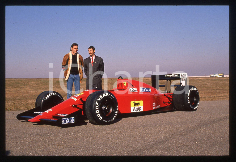 Gerhard BERGER Nigel MANSELL - FERRARI 640 F1 FIORANO 1989 35 mm vintage slide 9 Diapositiva d'epoca, in formato 35 mm.CONDIZIONI: GOODE' severamente vietata la riproduzione. Tutti i diritti sono riservati.ICharta mette in vendita, sul negozio eBay e in esclusiva sul sito "icharta" il proprio archivio composto da numerose diapositive e negativi fotografici d'epoca, tutti originali e autentici, che attraversano la storia del costume italiano tra gli la fine degli anni Sessanta e Novanta.Si tratta di uno sguardo inedito sull'attualità, la politica, la vita quotidiana, il gossip e la cultura, che fotografa il cambiamento della nazione in quest'ultimo scorcio del XX secolo. Un'occasione unica per il mercato del collezionismo, che vede finalmente disponibile un archivio eccezionale per vastità, tematiche e condizioni, in un settore (il negativo fotografico e la diapositiva) di assoluta novità e dalle interessanti prospettive di investimento.  GOOD/buono   originale e autentica 1
