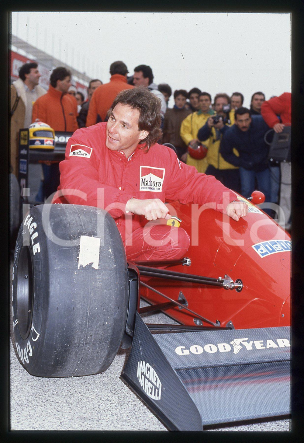Gerhard BERGER su FERRARI F1-87 durante GP 1987 35 mm vintage slide 3 Diapositiva d'epoca, in formato 35 mm.CONDIZIONI: GOODE' severamente vietata la riproduzione. Tutti i diritti sono riservati.ICharta mette in vendita, sul negozio eBay e in esclusiva sul sito "icharta" il proprio archivio composto da numerose diapositive e negativi fotografici d'epoca, tutti originali e autentici, che attraversano la storia del costume italiano tra gli la fine degli anni Sessanta e Novanta.Si tratta di uno sguardo inedito sull'attualità, la politica, la vita quotidiana, il gossip e la cultura, che fotografa il cambiamento della nazione in quest'ultimo scorcio del XX secolo. Un'occasione unica per il mercato del collezionismo, che vede finalmente disponibile un archivio eccezionale per vastità, tematiche e condizioni, in un settore (il negativo fotografico e la diapositiva) di assoluta novità e dalle interessanti prospettive di investimento.  GOOD/buono   originale e autentica 1