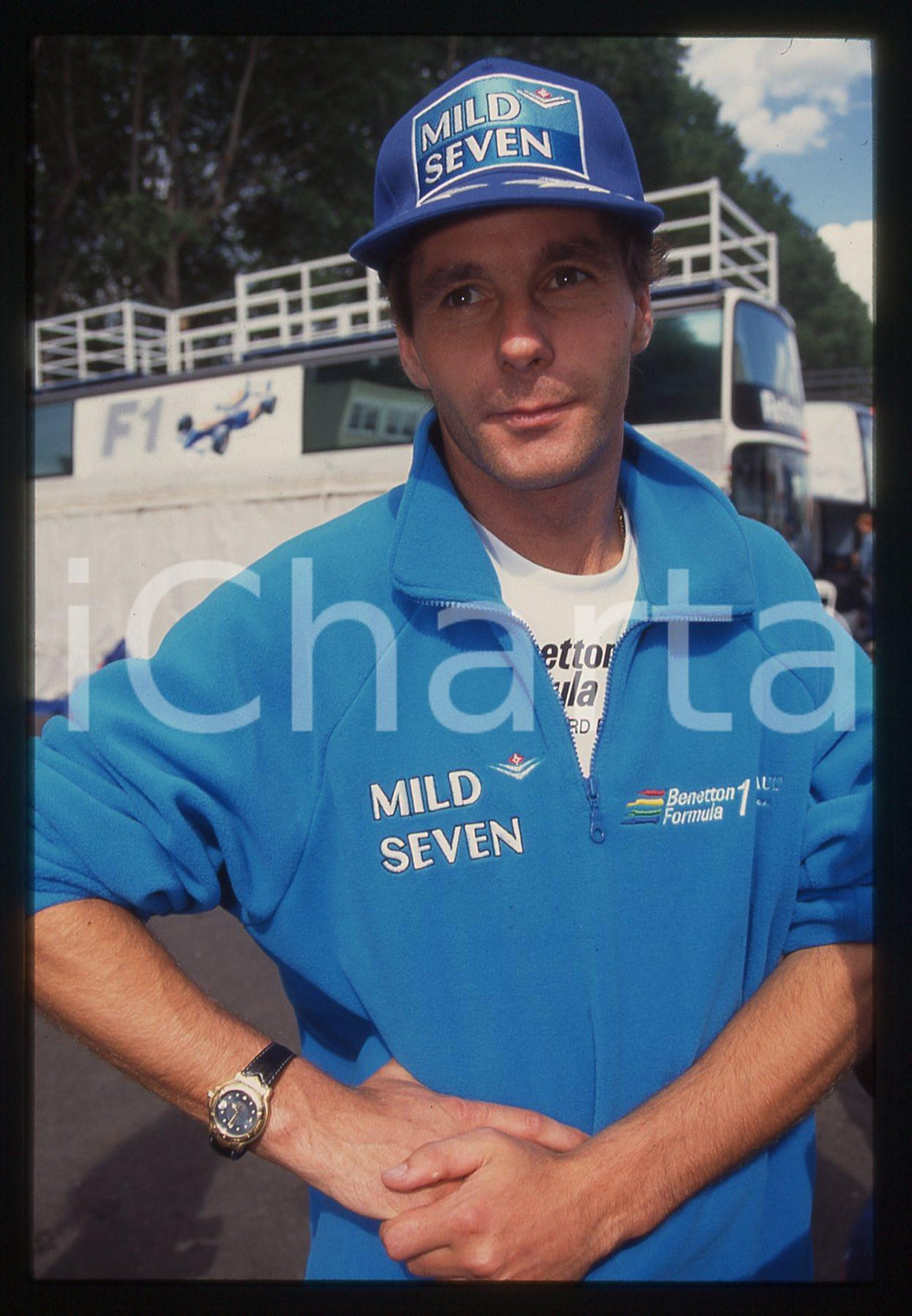 Gerhard BERGER - F1 Pilota scuderia BENETTON - 1996 35 mm vintage slide 5 Diapositiva d'epoca, in formato 35 mm.CONDIZIONI: GOODE' severamente vietata la riproduzione. Tutti i diritti sono riservati.ICharta mette in vendita, sul negozio eBay e in esclusiva sul sito "icharta" il proprio archivio composto da numerose diapositive e negativi fotografici d'epoca, tutti originali e autentici, che attraversano la storia del costume italiano tra gli la fine degli anni Sessanta e Novanta.Si tratta di uno sguardo inedito sull'attualità, la politica, la vita quotidiana, il gossip e la cultura, che fotografa il cambiamento della nazione in quest'ultimo scorcio del XX secolo. Un'occasione unica per il mercato del collezionismo, che vede finalmente disponibile un archivio eccezionale per vastità, tematiche e condizioni, in un settore (il negativo fotografico e la diapositiva) di assoluta novità e dalle interessanti prospettive di investimento.  GOOD/buono   originale e autentica 1