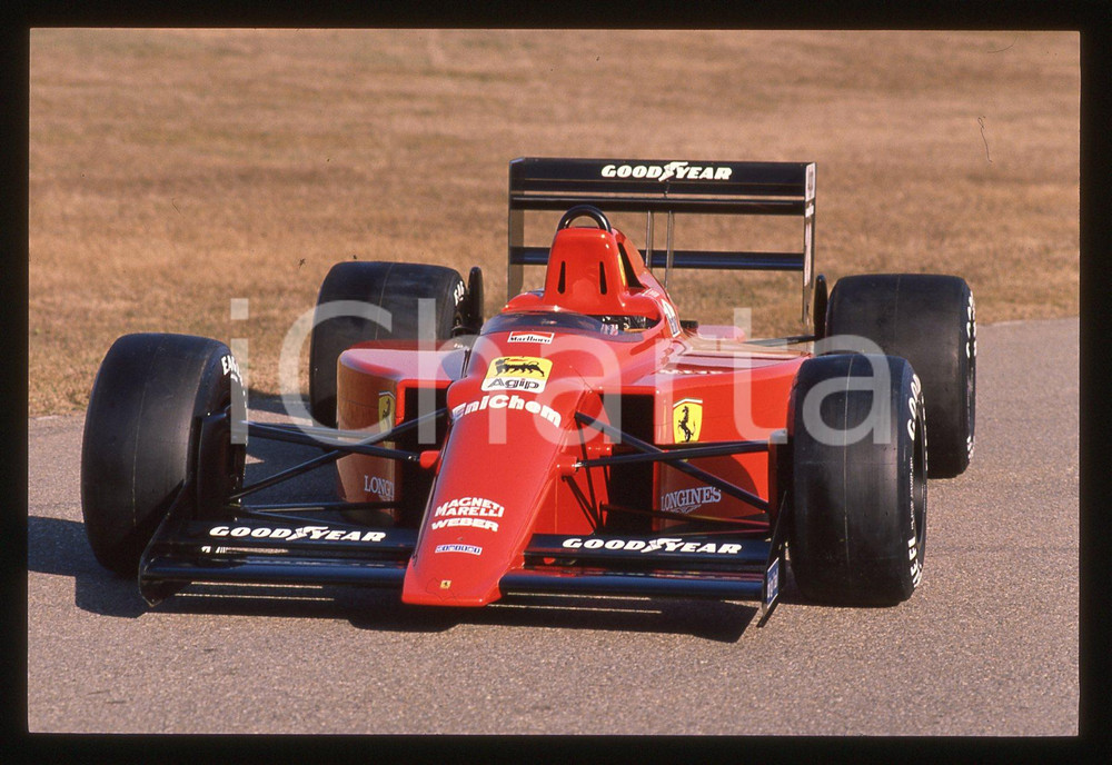 FERRARI 640 F1 sul Circuito di FIORANO MODENESE 1989 35 mm vintage slide Diapositiva d'epoca, in formato 35 mm.CONDIZIONI: GOODE' severamente vietata la riproduzione. Tutti i diritti sono riservati.ICharta mette in vendita, sul negozio eBay e in esclusiva sul sito "icharta" il proprio archivio composto da numerose diapositive e negativi fotografici d'epoca, tutti originali e autentici, che attraversano la storia del costume italiano tra gli la fine degli anni Sessanta e Novanta.Si tratta di uno sguardo inedito sull'attualità, la politica, la vita quotidiana, il gossip e la cultura, che fotografa il cambiamento della nazione in quest'ultimo scorcio del XX secolo. Un'occasione unica per il mercato del collezionismo, che vede finalmente disponibile un archivio eccezionale per vastità, tematiche e condizioni, in un settore (il negativo fotografico e la diapositiva) di assoluta novità e dalle interessanti prospettive di investimento.  GOOD/buono   originale e autentica 1