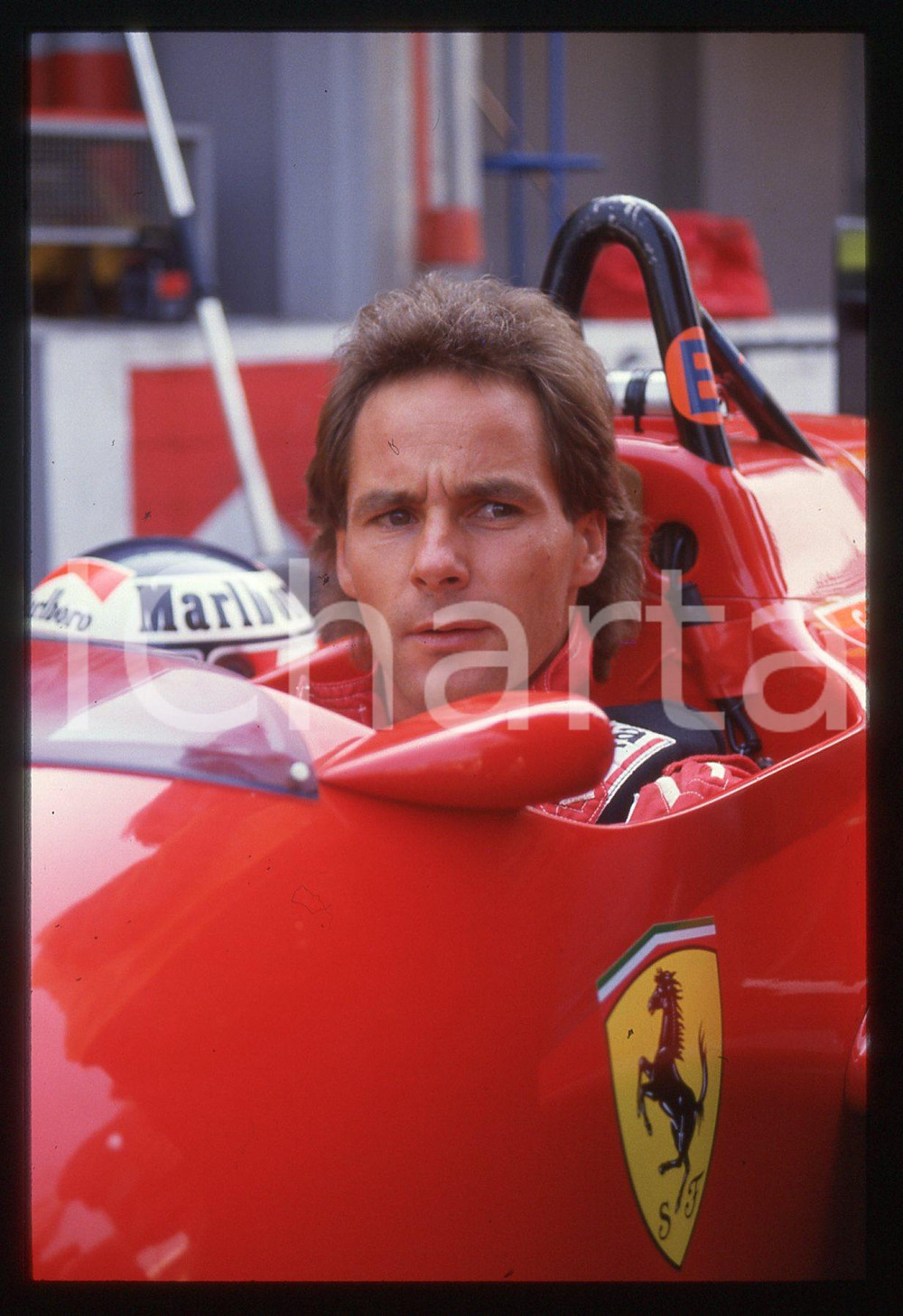 Gerhard BERGER - F1 Pilota scuderia FERRARI - 1995 ca 35 mm vintage slide 38 Diapositiva d'epoca, in formato 35 mm.CONDIZIONI: GOODE' severamente vietata la riproduzione. Tutti i diritti sono riservati.ICharta mette in vendita, sul negozio eBay e in esclusiva sul sito "icharta" il proprio archivio composto da numerose diapositive e negativi fotografici d'epoca, tutti originali e autentici, che attraversano la storia del costume italiano tra gli la fine degli anni Sessanta e Novanta.Si tratta di uno sguardo inedito sull'attualità, la politica, la vita quotidiana, il gossip e la cultura, che fotografa il cambiamento della nazione in quest'ultimo scorcio del XX secolo. Un'occasione unica per il mercato del collezionismo, che vede finalmente disponibile un archivio eccezionale per vastità, tematiche e condizioni, in un settore (il negativo fotografico e la diapositiva) di assoluta novità e dalle interessanti prospettive di investimento.  GOOD/buono   originale e autentica 1