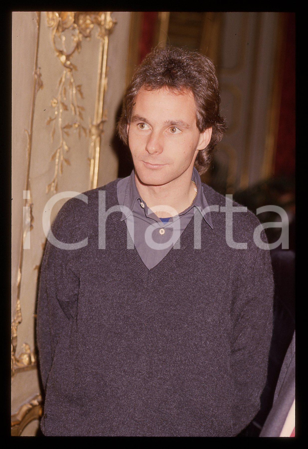 Gerhard BERGER - F1 Pilota scuderia FERRARI - 1995 ca 35 mm vintage slide 43 Diapositiva d'epoca, in formato 35 mm.CONDIZIONI: GOODE' severamente vietata la riproduzione. Tutti i diritti sono riservati. ICharta mette in vendita, sul negozio eBay e in esclusiva sul sito "icharta" il proprio archivio composto da numerose diapositive e negativi fotografici d'epoca, tutti originali e autentici, che attraversano la storia del costume italiano tra gli la fine degli anni Sessanta e Novanta.Si tratta di uno sguardo inedito sull'attualità, la politica, la vita quotidiana, il gossip e la cultura, che fotografa il cambiamento della nazione in quest'ultimo scorcio del XX secolo. Un'occasione unica per il mercato del collezionismo, che vede finalmente disponibile un archivio eccezionale per vastità, tematiche e condizioni, in un settore (il negativo fotografico e la diapositiva) di assoluta novità e dalle interessanti prospettive di investimento.  GOOD/buono   originale e autentica 1