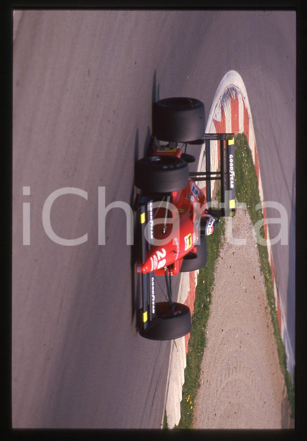 Gerhard BERGER su FERRARI F1-87 durante GP 1987 35 mm vintage slide 6 Diapositiva d'epoca, in formato 35 mm.CONDIZIONI: GOODE' severamente vietata la riproduzione. Tutti i diritti sono riservati.ICharta mette in vendita, sul negozio eBay e in esclusiva sul sito "icharta" il proprio archivio composto da numerose diapositive e negativi fotografici d'epoca, tutti originali e autentici, che attraversano la storia del costume italiano tra gli la fine degli anni Sessanta e Novanta.Si tratta di uno sguardo inedito sull'attualità, la politica, la vita quotidiana, il gossip e la cultura, che fotografa il cambiamento della nazione in quest'ultimo scorcio del XX secolo. Un'occasione unica per il mercato del collezionismo, che vede finalmente disponibile un archivio eccezionale per vastità, tematiche e condizioni, in un settore (il negativo fotografico e la diapositiva) di assoluta novità e dalle interessanti prospettive di investimento.  GOOD/buono   originale e autentica 1