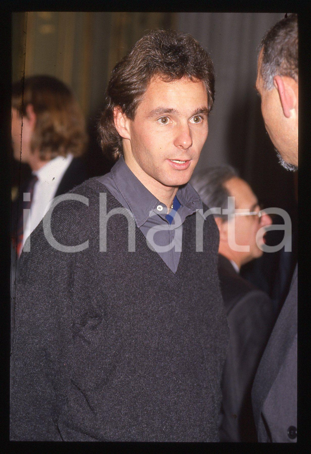 Gerhard BERGER - F1 Pilota scuderia FERRARI - 1995 ca 35 mm vintage slide 50 Diapositiva d'epoca, in formato 35 mm.CONDIZIONI: GOODE' severamente vietata la riproduzione. Tutti i diritti sono riservati.ICharta mette in vendita, sul negozio eBay e in esclusiva sul sito "icharta" il proprio archivio composto da numerose diapositive e negativi fotografici d'epoca, tutti originali e autentici, che attraversano la storia del costume italiano tra gli la fine degli anni Sessanta e Novanta.Si tratta di uno sguardo inedito sull'attualità, la politica, la vita quotidiana, il gossip e la cultura, che fotografa il cambiamento della nazione in quest'ultimo scorcio del XX secolo. Un'occasione unica per il mercato del collezionismo, che vede finalmente disponibile un archivio eccezionale per vastità, tematiche e condizioni, in un settore (il negativo fotografico e la diapositiva) di assoluta novità e dalle interessanti prospettive di investimento.  GOOD/buono   originale e autentica 1