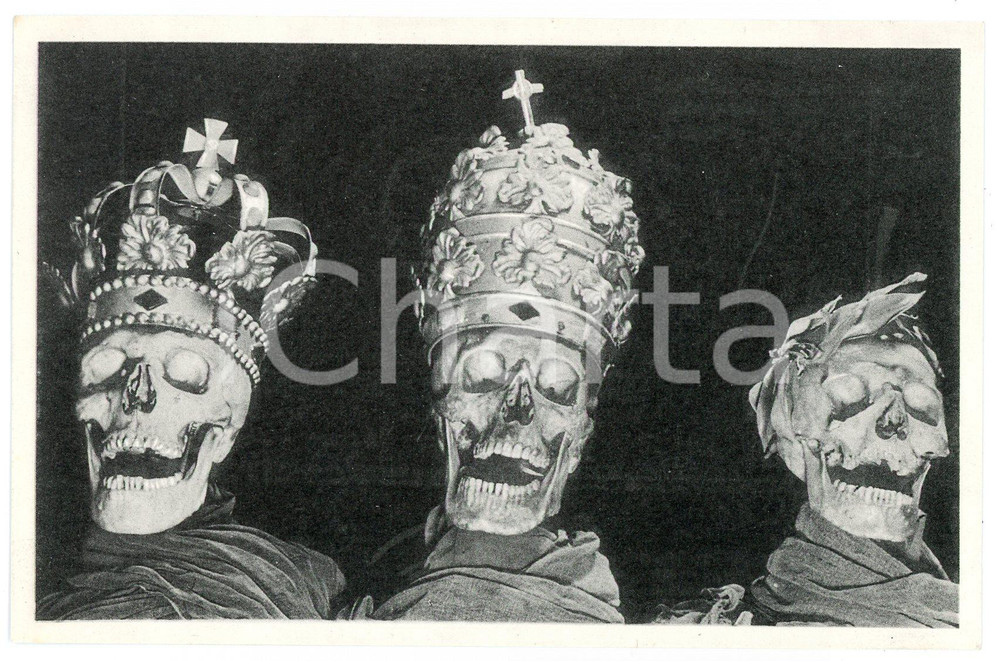 1910 ca BRUSSEL Belgische Anti-vrijmetselarij Bond - DE BEZEM - Postcard n° 1  Cartolina postale d'epoca, della lega anti-massoneria belga, non viaggiata.Didascalia al verso: "1 - De zinnebeelden werden gevonden in den 'Opperraad van Belgie' te Brussel".CONDIZIONI: GFORMATO: FP    originale e autentica 1