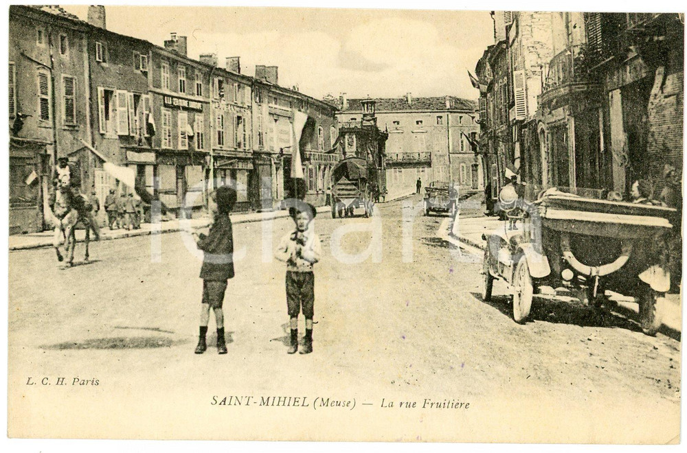 1910 ca SAINT MIHIEL - FRANCE La Rue FruitiÃ¨re - Carte postale FP NV  Cartolina postale d'epoca, non viaggiata ma con nota manoscritta al verso. FAIR/discreto Lievi smussature agli angoli Formato: FP originale e autentica 1