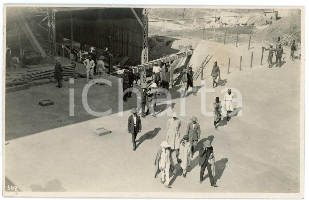 1928 CONGO BELGE PANDA Mines KATANGA Visite Roi Albert Ier (1) Photo GABRIEL 502 Fotografia originale d'epoca, scattata durante la visita dei sovrani Alberto I ed Elisabetta del Belgio in Congo.FOTOGRAFO: L&eacute;opold Gabriel - Panda - Katanga GOOD/buono minimi difetti di stampa Formato: 14x9 cm originale e autentica 1