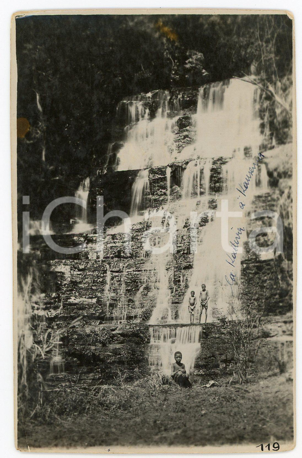 1930 ca CONGO BELGE - KANSENIA - Chutes - Photo LÃ©opold GABRIEL 119 Fotografia originale d'epoca, su carta sottile.FOTOGRAFO: L&eacute;opold Gabriel - Panda - Katanga  POOR/danneggiato piccole piegature angolari e macchie Formato: 9x14 cm originale e autentica 1