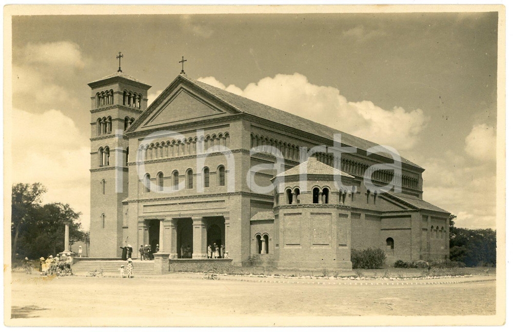 1931 CONGO BELGE - ELISABETHVILLE CathÃ©drale - Photo ANIMEE 14x9 cm Fotografia originale d'epoca, in formato cartolina postale.Didascalia manoscritta al verso. GOOD/buono ma lievi macchie al lato sinistro Formato: 14x9 cm originale e autentica 1