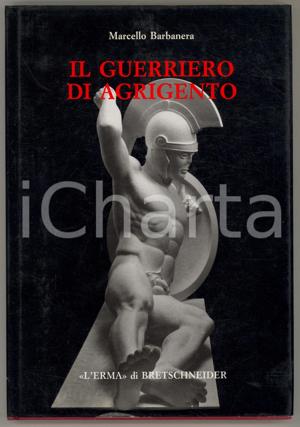 1995 Marcello BARBANERA Il guerriero di Agrigento *L'Erma di Bretschneider Copertina cartonata con sovraccoperta.Titolo completo: "Il Guerriero di Agrigento. Una probabile scultura frontonale del Museo di Agrigento e alcune questioni di archeologia siceliota".Collana "Studia Archaeologica", 77.PAGINE:  106 pp., 47 ill. b/n, 21 tav.EDITORE: L'Erma di Bretschneider GOOD/buono lievi tracce d'uso in copertina Formato: 17x24 cm originale e autentica 1