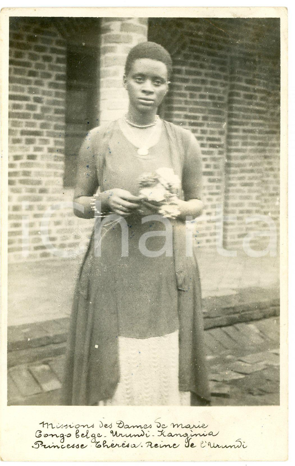 1930 ca CONGO BELGE Mission KANGINIA Princesse Thérèsa Reine de l'Urundi - Photo Fotografia seriale d'epoca, in formato cartolina postale, scattata presso la Missions des Dames de Marie. GOOD/buono  Formato: 9x14 cm originale e autentica 1