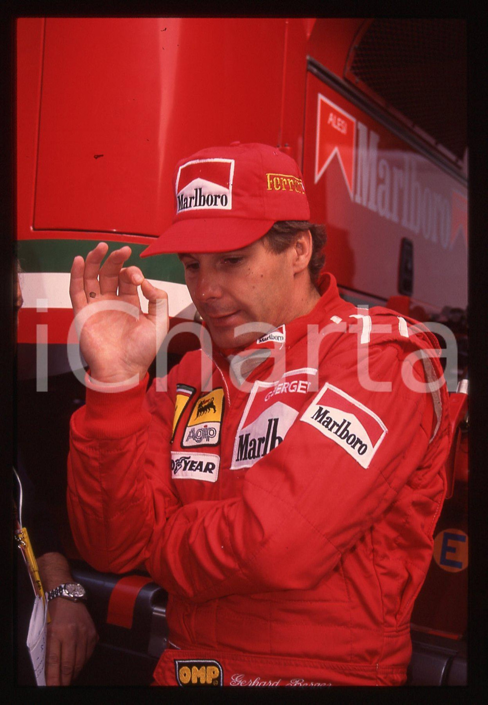 Gerhard BERGER - F1 Pilota scuderia FERRARI - 1995 ca 35 mm vintage slide 92 Diapositiva d'epoca, in formato 35 mm.CONDIZIONI: GOODE' severamente vietata la riproduzione. Tutti i diritti sono riservati.ICharta mette in vendita, sul negozio eBay e in esclusiva sul sito "icharta" il proprio archivio composto da numerose diapositive e negativi fotografici d'epoca, tutti originali e autentici, che attraversano la storia del costume italiano tra gli la fine degli anni Sessanta e Novanta.Si tratta di uno sguardo inedito sull'attualità, la politica, la vita quotidiana, il gossip e la cultura, che fotografa il cambiamento della nazione in quest'ultimo scorcio del XX secolo. Un'occasione unica per il mercato del collezionismo, che vede finalmente disponibile un archivio eccezionale per vastità, tematiche e condizioni, in un settore (il negativo fotografico e la diapositiva) di assoluta novità e dalle interessanti prospettive di investimento.  GOOD/buono   originale e autentica 1
