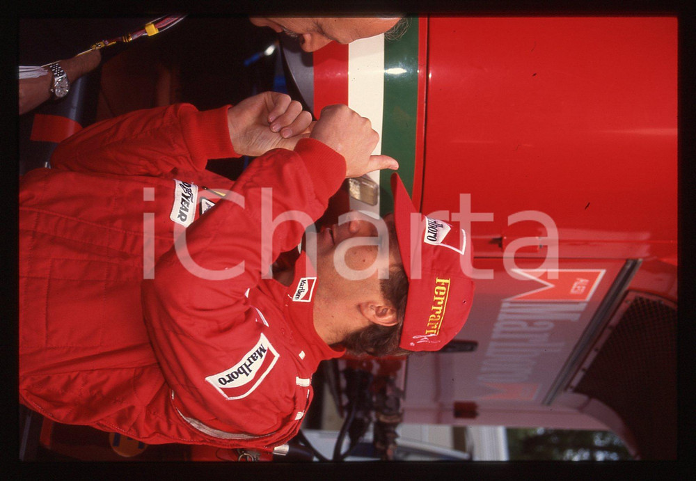 Gerhard BERGER - F1 Pilota scuderia FERRARI - 1995 ca 35 mm vintage slide 91 Diapositiva d'epoca, in formato 35 mm.CONDIZIONI: GOODE' severamente vietata la riproduzione. Tutti i diritti sono riservati.ICharta mette in vendita, sul negozio eBay e in esclusiva sul sito "icharta" il proprio archivio composto da numerose diapositive e negativi fotografici d'epoca, tutti originali e autentici, che attraversano la storia del costume italiano tra gli la fine degli anni Sessanta e Novanta.Si tratta di uno sguardo inedito sull'attualità, la politica, la vita quotidiana, il gossip e la cultura, che fotografa il cambiamento della nazione in quest'ultimo scorcio del XX secolo. Un'occasione unica per il mercato del collezionismo, che vede finalmente disponibile un archivio eccezionale per vastità, tematiche e condizioni, in un settore (il negativo fotografico e la diapositiva) di assoluta novità e dalle interessanti prospettive di investimento.  GOOD/buono   originale e autentica 1