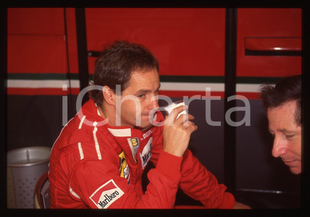 Gerhard BERGER - F1 Pilota scuderia FERRARI - 1995 ca 35 mm vintage slide 87 Diapositiva d'epoca, in formato 35 mm.CONDIZIONI: GOODE' severamente vietata la riproduzione. Tutti i diritti sono riservati.ICharta mette in vendita, sul negozio eBay e in esclusiva sul sito "icharta" il proprio archivio composto da numerose diapositive e negativi fotografici d'epoca, tutti originali e autentici, che attraversano la storia del costume italiano tra gli la fine degli anni Sessanta e Novanta.Si tratta di uno sguardo inedito sull'attualità, la politica, la vita quotidiana, il gossip e la cultura, che fotografa il cambiamento della nazione in quest'ultimo scorcio del XX secolo. Un'occasione unica per il mercato del collezionismo, che vede finalmente disponibile un archivio eccezionale per vastità, tematiche e condizioni, in un settore (il negativo fotografico e la diapositiva) di assoluta novità e dalle interessanti prospettive di investimento.  GOOD/buono   originale e autentica 1