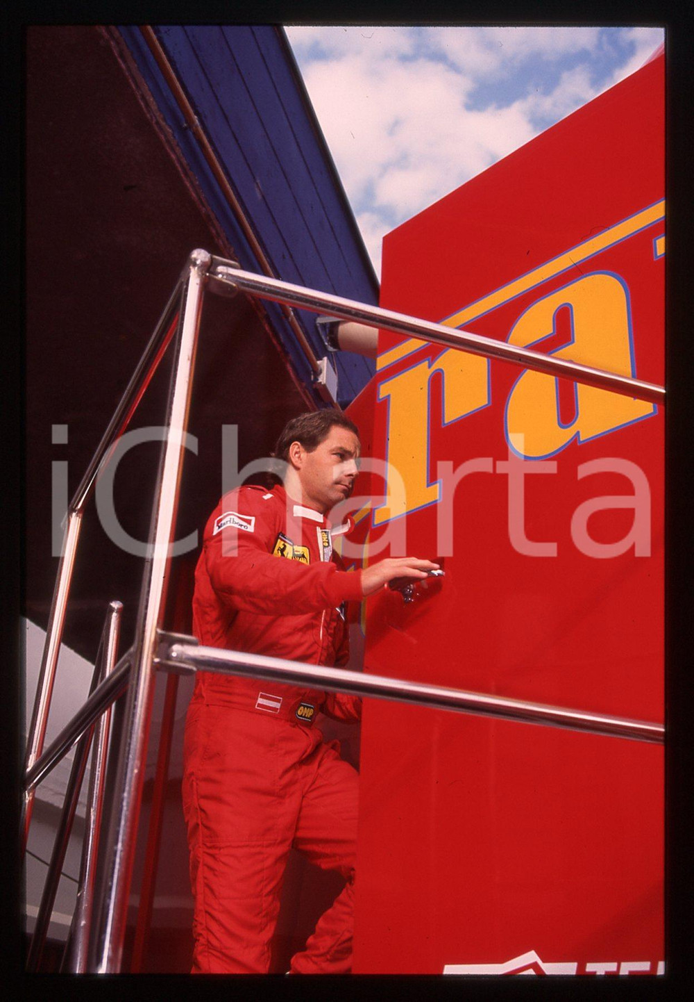 Gerhard BERGER - F1 Pilota scuderia FERRARI - 1995 ca 35 mm vintage slide 80 Diapositiva d'epoca, in formato 35 mm.CONDIZIONI: GOODE' severamente vietata la riproduzione. Tutti i diritti sono riservati.ICharta mette in vendita, sul negozio eBay e in esclusiva sul sito "icharta" il proprio archivio composto da numerose diapositive e negativi fotografici d'epoca, tutti originali e autentici, che attraversano la storia del costume italiano tra gli la fine degli anni Sessanta e Novanta.Si tratta di uno sguardo inedito sull'attualità, la politica, la vita quotidiana, il gossip e la cultura, che fotografa il cambiamento della nazione in quest'ultimo scorcio del XX secolo. Un'occasione unica per il mercato del collezionismo, che vede finalmente disponibile un archivio eccezionale per vastità, tematiche e condizioni, in un settore (il negativo fotografico e la diapositiva) di assoluta novità e dalle interessanti prospettive di investimento.  GOOD/buono   originale e autentica 1