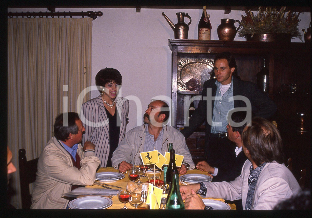 Gerhard BERGER - F1 Pilota scuderia FERRARI - 1995 ca 35 mm vintage slide 77 Diapositiva d'epoca, in formato 35 mm.CONDIZIONI: GOODE' severamente vietata la riproduzione. Tutti i diritti sono riservati. ICharta mette in vendita, sul negozio eBay e in esclusiva sul sito "icharta" il proprio archivio composto da numerose diapositive e negativi fotografici d'epoca, tutti originali e autentici, che attraversano la storia del costume italiano tra gli la fine degli anni Sessanta e Novanta.Si tratta di uno sguardo inedito sull'attualità, la politica, la vita quotidiana, il gossip e la cultura, che fotografa il cambiamento della nazione in quest'ultimo scorcio del XX secolo. Un'occasione unica per il mercato del collezionismo, che vede finalmente disponibile un archivio eccezionale per vastità, tematiche e condizioni, in un settore (il negativo fotografico e la diapositiva) di assoluta novità e dalle interessanti prospettive di investimento.  GOOD/buono   originale e autentica 1