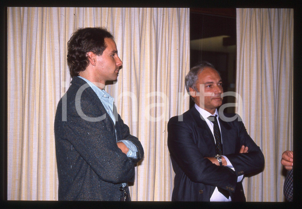 Gerhard BERGER - F1 Pilota scuderia FERRARI - 1995 ca 35 mm vintage slide 75 Diapositiva d'epoca, in formato 35 mm.CONDIZIONI: GOODE' severamente vietata la riproduzione. Tutti i diritti sono riservati.ICharta mette in vendita, sul negozio eBay e in esclusiva sul sito "icharta" il proprio archivio composto da numerose diapositive e negativi fotografici d'epoca, tutti originali e autentici, che attraversano la storia del costume italiano tra gli la fine degli anni Sessanta e Novanta.Si tratta di uno sguardo inedito sull'attualità, la politica, la vita quotidiana, il gossip e la cultura, che fotografa il cambiamento della nazione in quest'ultimo scorcio del XX secolo. Un'occasione unica per il mercato del collezionismo, che vede finalmente disponibile un archivio eccezionale per vastità, tematiche e condizioni, in un settore (il negativo fotografico e la diapositiva) di assoluta novità e dalle interessanti prospettive di investimento.  GOOD/buono   originale e autentica 1