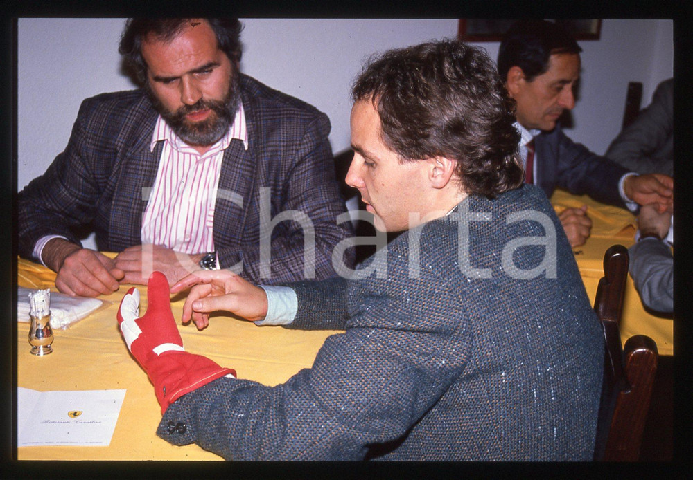 Gerhard BERGER - F1 Pilota scuderia FERRARI - 1995 ca 35 mm vintage slide 69 Diapositiva d'epoca, in formato 35 mm.CONDIZIONI: GOODE' severamente vietata la riproduzione. Tutti i diritti sono riservati.ICharta mette in vendita, sul negozio eBay e in esclusiva sul sito "icharta" il proprio archivio composto da numerose diapositive e negativi fotografici d'epoca, tutti originali e autentici, che attraversano la storia del costume italiano tra gli la fine degli anni Sessanta e Novanta.Si tratta di uno sguardo inedito sull'attualità, la politica, la vita quotidiana, il gossip e la cultura, che fotografa il cambiamento della nazione in quest'ultimo scorcio del XX secolo. Un'occasione unica per il mercato del collezionismo, che vede finalmente disponibile un archivio eccezionale per vastità, tematiche e condizioni, in un settore (il negativo fotografico e la diapositiva) di assoluta novità e dalle interessanti prospettive di investimento.  GOOD/buono   originale e autentica 1