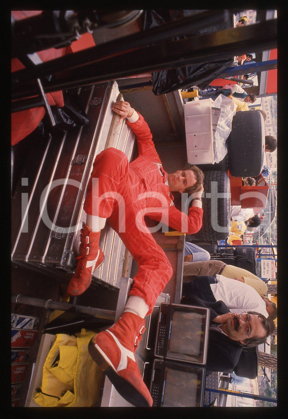 Gerhard BERGER - F1 Pilota scuderia FERRARI - 1995 ca 35 mm vintage slide 67 Diapositiva d'epoca, in formato 35 mm.CONDIZIONI: GOODE' severamente vietata la riproduzione. Tutti i diritti sono riservati.ICharta mette in vendita, sul negozio eBay e in esclusiva sul sito "icharta" il proprio archivio composto da numerose diapositive e negativi fotografici d'epoca, tutti originali e autentici, che attraversano la storia del costume italiano tra gli la fine degli anni Sessanta e Novanta.Si tratta di uno sguardo inedito sull'attualità, la politica, la vita quotidiana, il gossip e la cultura, che fotografa il cambiamento della nazione in quest'ultimo scorcio del XX secolo. Un'occasione unica per il mercato del collezionismo, che vede finalmente disponibile un archivio eccezionale per vastità, tematiche e condizioni, in un settore (il negativo fotografico e la diapositiva) di assoluta novità e dalle interessanti prospettive di investimento.  GOOD/buono   originale e autentica 1