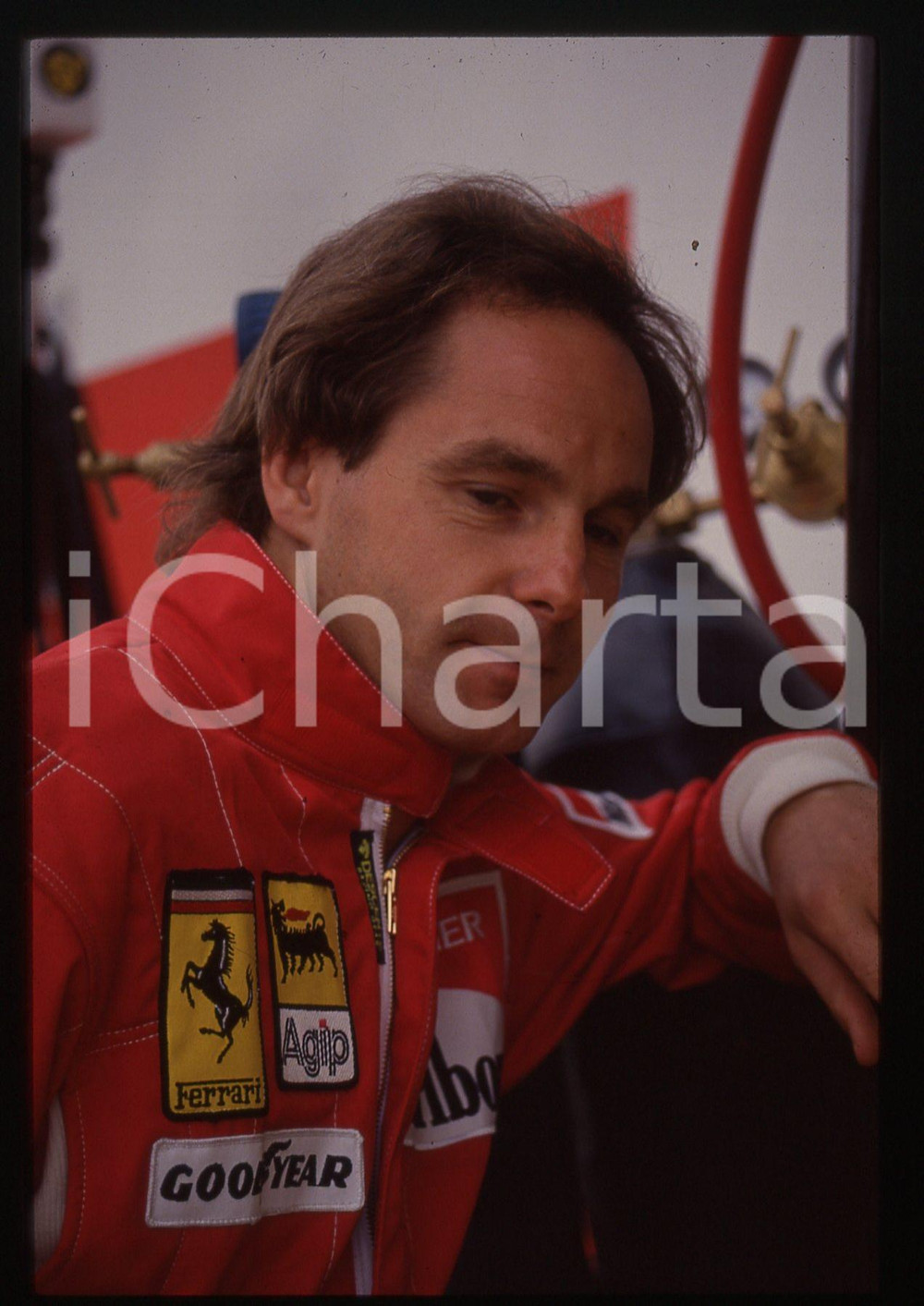 Gerhard BERGER - F1 Pilota scuderia FERRARI - 1995 ca 35 mm vintage slide 61 Diapositiva d'epoca, in formato 35 mm.CONDIZIONI: GOODE' severamente vietata la riproduzione. Tutti i diritti sono riservati. ICharta mette in vendita, sul negozio eBay e in esclusiva sul sito "icharta" il proprio archivio composto da numerose diapositive e negativi fotografici d'epoca, tutti originali e autentici, che attraversano la storia del costume italiano tra gli la fine degli anni Sessanta e Novanta.Si tratta di uno sguardo inedito sull'attualità, la politica, la vita quotidiana, il gossip e la cultura, che fotografa il cambiamento della nazione in quest'ultimo scorcio del XX secolo. Un'occasione unica per il mercato del collezionismo, che vede finalmente disponibile un archivio eccezionale per vastità, tematiche e condizioni, in un settore (il negativo fotografico e la diapositiva) di assoluta novità e dalle interessanti prospettive di investimento.  GOOD/buono   originale e autentica 1