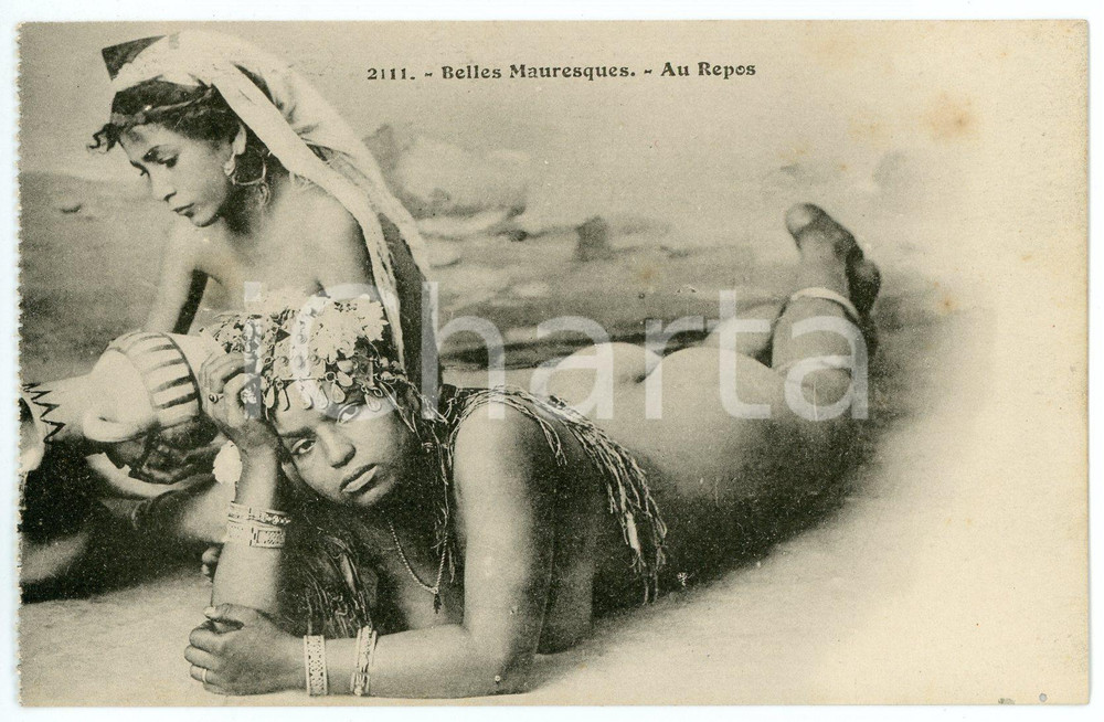 1920 ca BELLES MAURESQUES Au repos NU ETHNIQUE Carte postale FP NV  Cartolina postale d'epoca, non viaggiata.CONDIZIONI: FAIRFORMATO: FP    originale e autentica 1