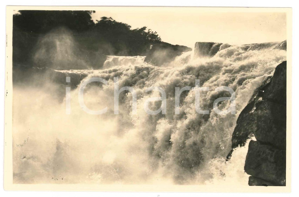 1930 ca C. ZAGOURSKI «L'Afrique qui disparaît» Chute de TCHOPO *Postcard n. 184  Fotocartolina postale d'epoca, appartenente alla serie &laquo;L'Afrique qui dispara&icirc;t&raquo; del fotografo Casimir Zagourski (L&eacute;opoldville).N&deg; 184, non viaggiata.CONDIZIONI: G FORMATO: 14x9 cm    originale e autentica 1