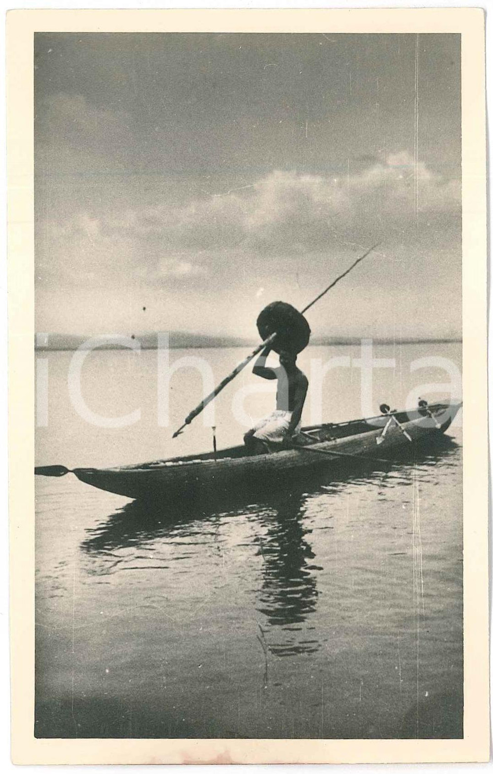 1930 ca Casimir ZAGOURSKI «L'Afrique qui disparaît» - Pêcheur - Carte postale  Fotocartolina postale d'epoca, appartenente alla serie «L'Afrique qui disparaît» del fotografo Casimir Zagourski (Léopoldville).Non viaggiata.Al verso timbro: "Henri Nicaise Photographe - Namur"  GOOD/buono  FORMATO: 9x14 cm originale e autentica 1