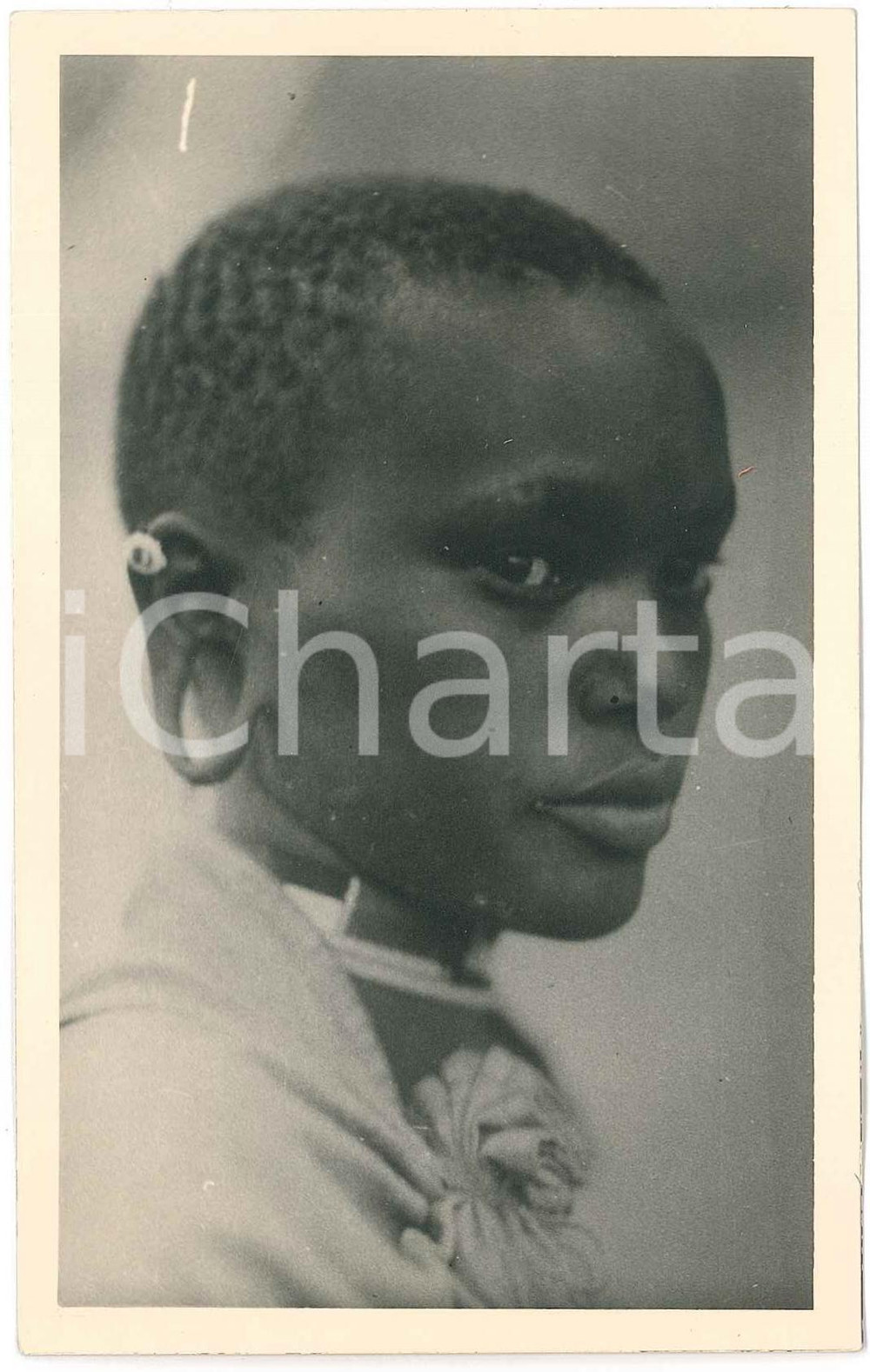 1930 C. ZAGOURSKI «L'Afrique qui disparaît» OUGANDA Femme NENDE - Postcard n.126  Fotocartolina postale d'epoca, appartenente alla 2^serie &laquo;L'Afrique qui dispara&icirc;t&raquo; del fotografo Casimir Zagourski (L&eacute;opoldville).N&deg;126, non viaggiata.Al verso timbro: "Henri Nicaise Photographe - Namur"CONDIZIONI: GFORMATO: 9x14 cm    originale e autentica 1
