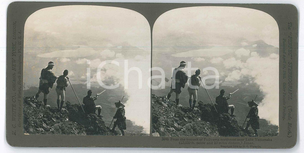 1905 JAPAN From the summit of Fujiyama over Lake Yamanaka - Stereoview WHITE Fotografia stereoscopica d'epoca, su cartoncino rigido.Didascalia originale: "3846 From the summit of Fujiyama northeast over Lake Yamanaka (12,000 ft. below and 10 miles distant), Japan".EDITORE: H. C. White, USA   GOOD/buono  Formato: 18x9 cm originale e autentica 1