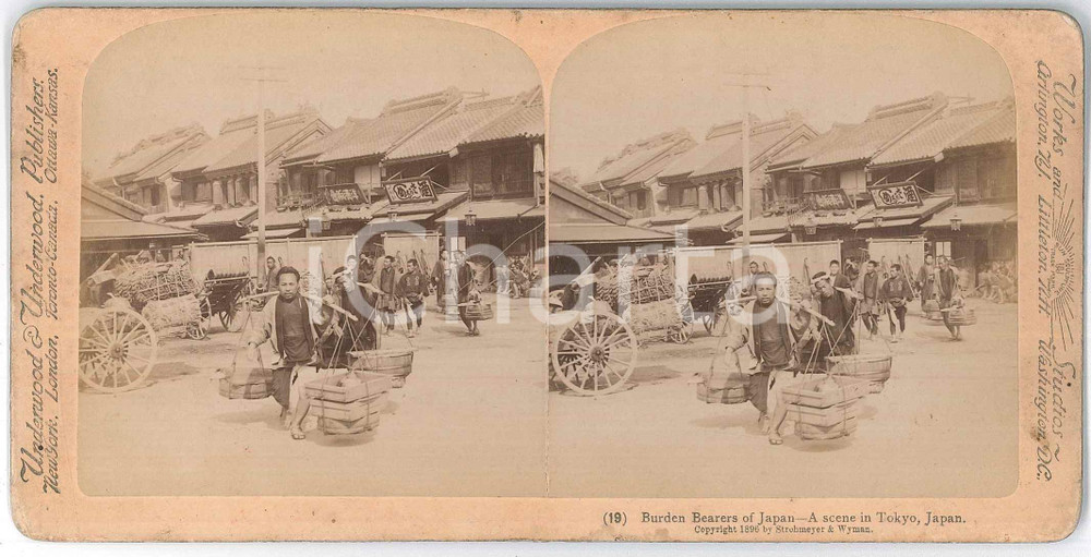 1896 JAPAN - TOKYO - Burden Bearers of Japan - Stereoview UNDERWOOD nÂ° 19 Fotografia stereoscopica d'epoca, su cartoncino rigido.EDITORE: Underwood &amp; Underwood  GOOD/buono ma macchie al cartoncino al verso Formato: 18x9 cm originale e autentica 1