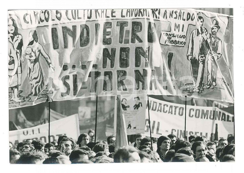 1981 MILANO Zona Duomo - Sciopero CGIL CISL UIL - Lavoratori ANSALDO *Foto Fotografia originale. GOOD/buono  Formato: 12x8 cm originale e autentica 1