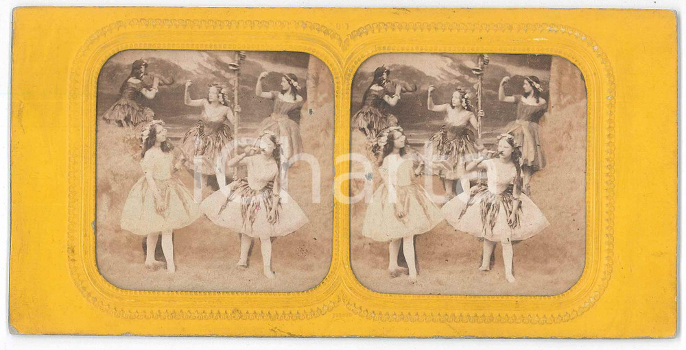 1890 ca FRANCIA - Spettacolo DANZA CLASSICA - Ballerine *Foto stereoscopica Fotografia stereoscopica d'epoca, su cartoncino rigido. FAIR/discreto piccola macchia centrale Formato: 18x9 cm originale e autentica 1