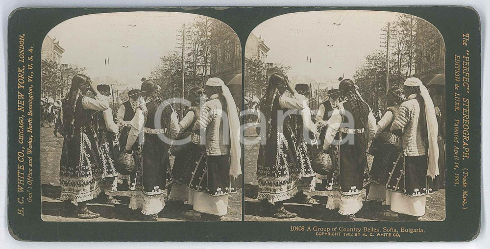 1902 SOFIA (BULGARIA) A group of country belles *Stereoview WHITE 10408 Fotografia stereoscopica d'epoca, su cartoncino rigido.EDITORE: H. C. White, USA   GOOD/buono  Formato: 18x9 cm originale e autentica 1