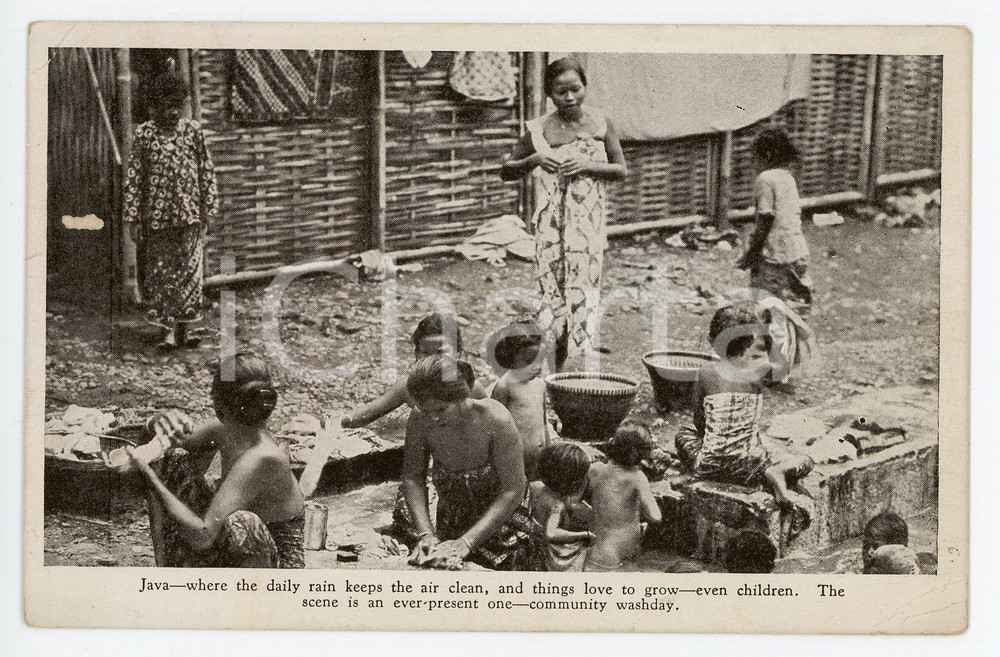 1926 JAVA DUTCH EAST INDIES Community washday BELGENLAND WORLD CRUISE - Postcard Cartolina postale d'epoca, viaggiata. Cos&igrave; come riportato al verso, la cartolina &egrave; stata spedita durante le Belgenland World Cruise. CONDIZIONI: FAIRFORMATO: FP    originale e autentica 1