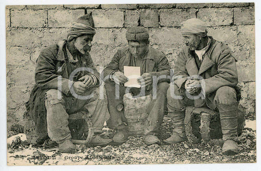 1900 ca BATOUMI (GÉORGIE) Groupe indigènes - Carte postale FP NV  Cartolina d'epoca, non viaggiata.   GOOD/buono  Formato: FP originale e autentica 1