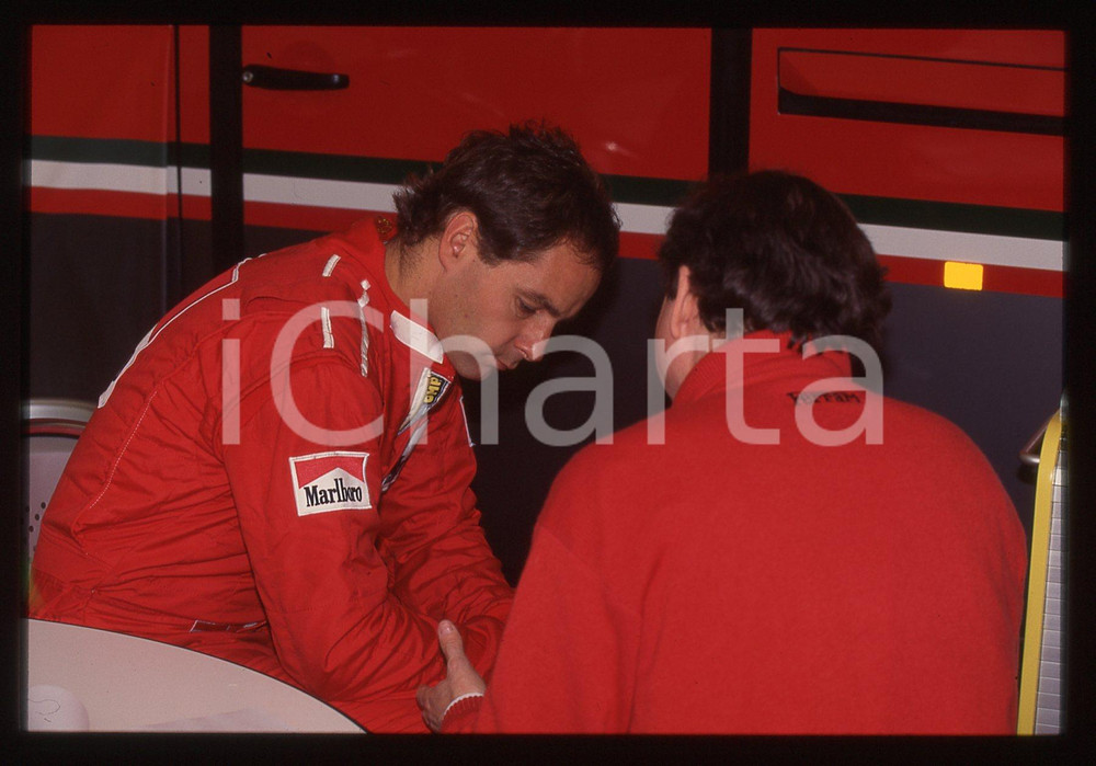 Gerhard BERGER e Jean TODT - scuderia FERRARI - 1995 ca 35 mm vintage slide 2 Diapositiva d'epoca, in formato 35 mm.CONDIZIONI: GOODE' severamente vietata la riproduzione. Tutti i diritti sono riservati.ICharta mette in vendita, sul negozio eBay e in esclusiva sul sito "icharta" il proprio archivio composto da numerose diapositive e negativi fotografici d'epoca, tutti originali e autentici, che attraversano la storia del costume italiano tra gli la fine degli anni Sessanta e Novanta.Si tratta di uno sguardo inedito sull'attualità, la politica, la vita quotidiana, il gossip e la cultura, che fotografa il cambiamento della nazione in quest'ultimo scorcio del XX secolo. Un'occasione unica per il mercato del collezionismo, che vede finalmente disponibile un archivio eccezionale per vastità, tematiche e condizioni, in un settore (il negativo fotografico e la diapositiva) di assoluta novità e dalle interessanti prospettive di investimento.  GOOD/buono   originale e autentica 1