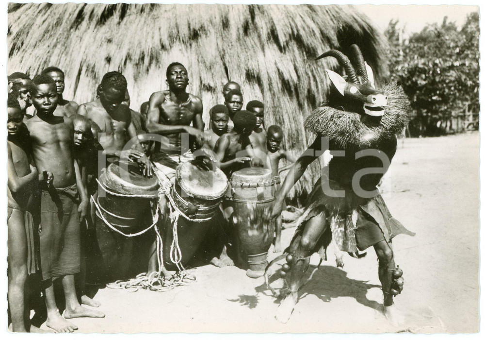 1950 ca A TRAVERS LE CONGO Danse de chasse chez les Baholo - Carte postale FG NV  Cartolina postale d'epoca, non viaggiata.FOTOGRAFO: CongopresseEDIZIONI: Editions Film Photo Cine, Leopoldville CONDIZIONI: FAIRFORMATO: FG    originale e autentica 1