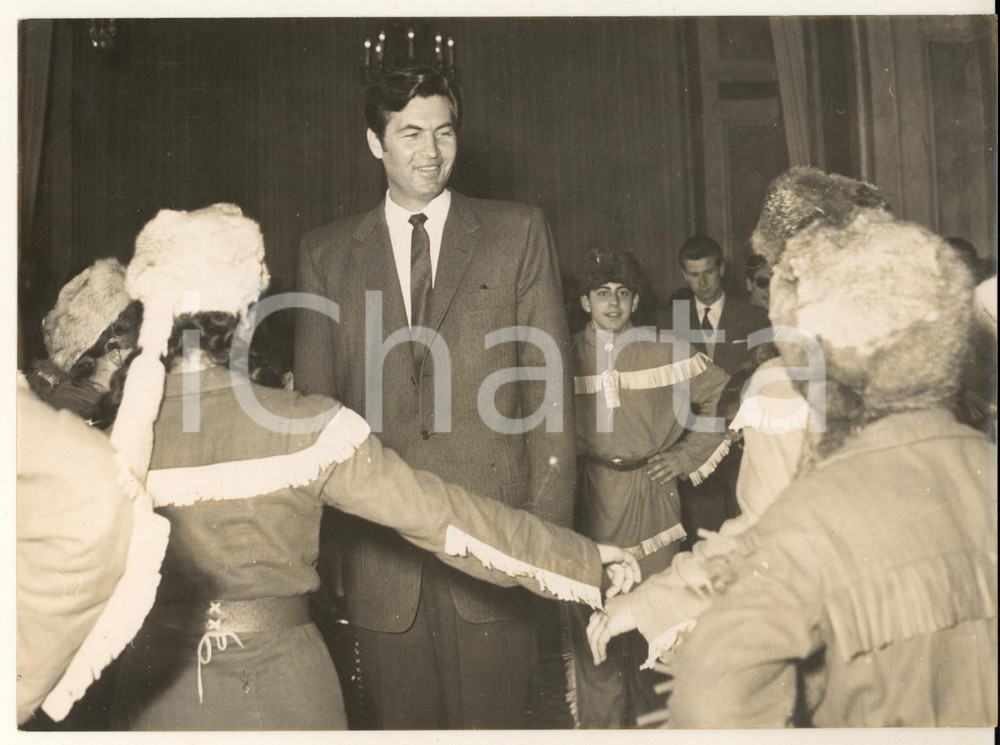 Fotografia d epoca originale 1956 ROMA Bambini vestiti da Davy Crockett danzano in onore di Fier PARKER Foto 1