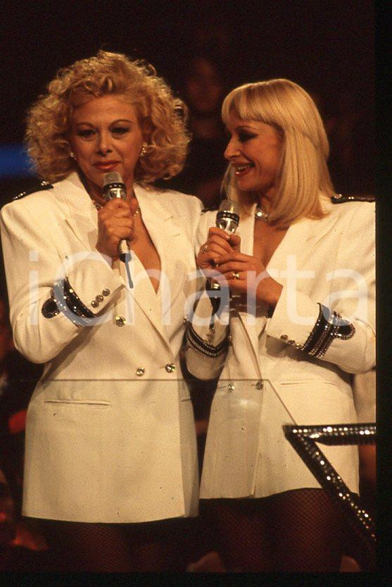 Fotografia d epoca originale Sandra MILO Raffaella CARRA  Raffaella CarrÃ  Show 1988 35mm vintage slide 1