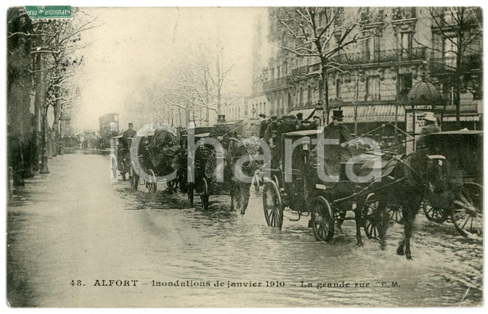 1910 MAISONS-ALFORT Inondations - La grande rue - DAMAGED old postcard  Cartolina postale d'epoca, viaggiata.CONDIZIONI: VP (strappo di circa 1 cm al lato superiore; piegature angolari al lato destro; piegature verticali al lato sinistro)FORMATO: FP    originale e autentica 1