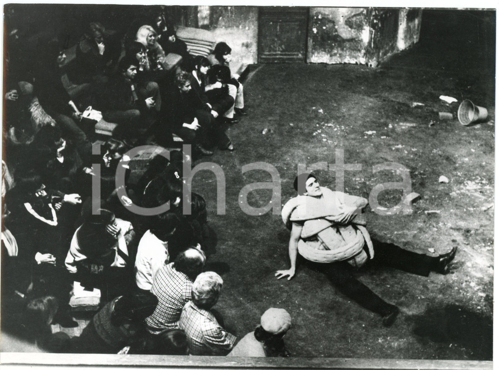 1970 ca ITALIA TEATRO SPERIMENTALE Spettacolo - Foto di scena 24x18 cm  Fotografia originale. GOOD/buono  Formato: 24x18 cm originale e autentica 1