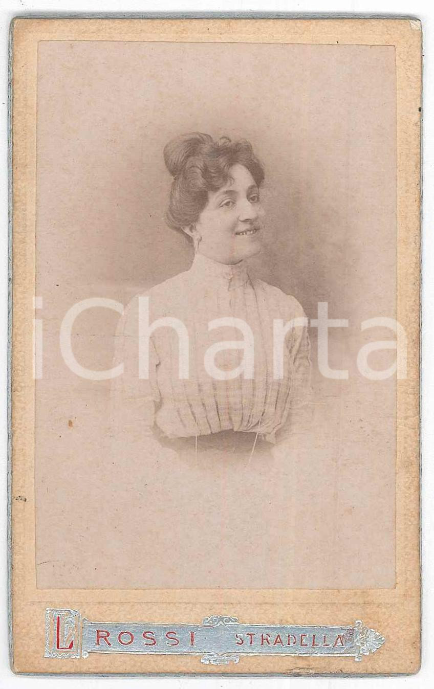 Fotografia d epoca originale 1890 ca STRADELLA Ritratto di donna in abito bianco  Foto ROSSI CDV 1