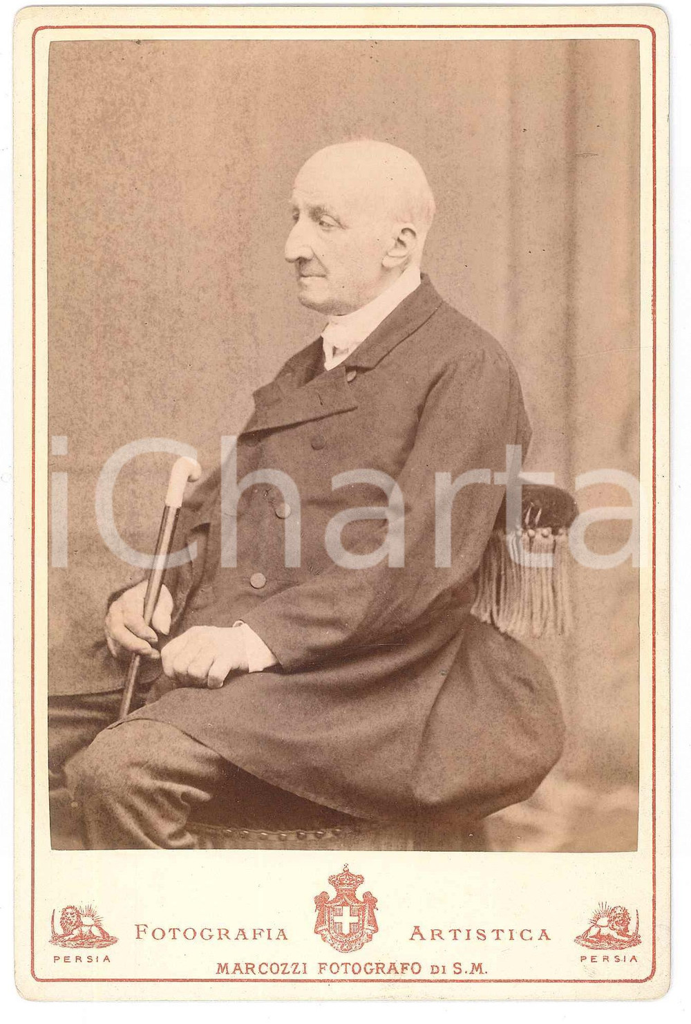 1890 ca MILANO Anziano seduto con il bastone - Ritratto - Foto MARCOZZI Fotografia d'epoca, su cartoncino rigido. FOTOGRAFO: Milano, piazza Durini 7 GOOD/buono  Formato: 11x16 cm originale e autentica 1