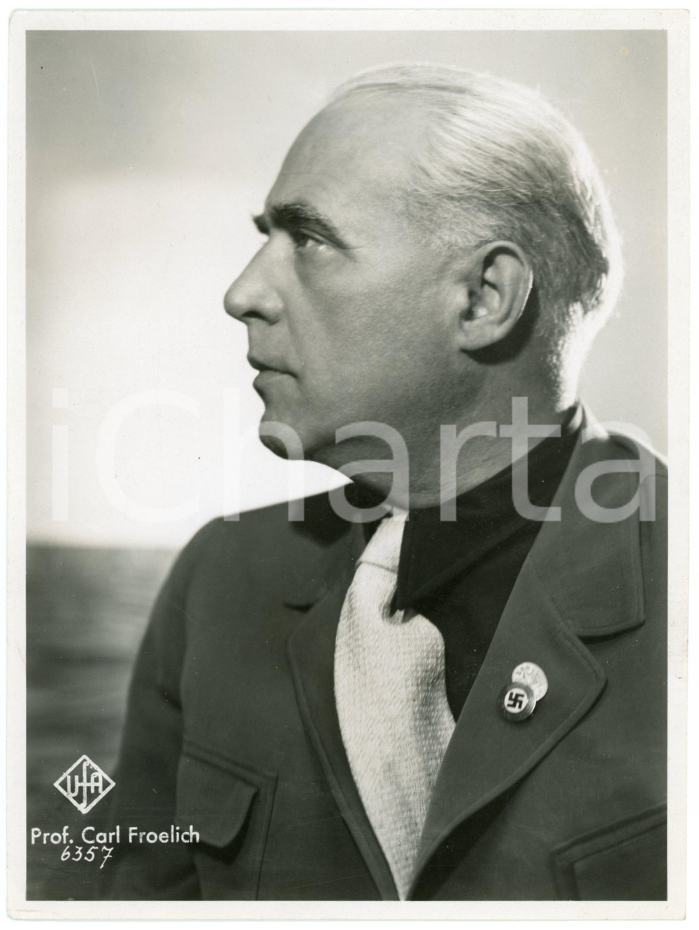 1940 ca GERMANY Carl FROELICH film director - Portrait - Photo 17x23 cm Fotografia originale d'epoca, con didascalia dattiloscritta al verso.CONDIZIONI: F (lievi piegature)FORMATO: 17x23 cm    originale e autentica 1
