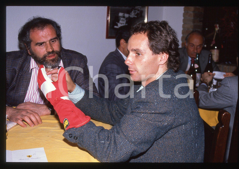 Gerhard BERGER - F1 Pilota scuderia FERRARI - 1995 ca 35 mm vintage slide 96 Diapositiva d'epoca, in formato 35 mm.CONDIZIONI: GOODE' severamente vietata la riproduzione. Tutti i diritti sono riservati.ICharta mette in vendita, sul negozio eBay e in esclusiva sul sito "icharta" il proprio archivio composto da numerose diapositive e negativi fotografici d'epoca, tutti originali e autentici, che attraversano la storia del costume italiano tra gli la fine degli anni Sessanta e Novanta.Si tratta di uno sguardo inedito sull'attualità, la politica, la vita quotidiana, il gossip e la cultura, che fotografa il cambiamento della nazione in quest'ultimo scorcio del XX secolo. Un'occasione unica per il mercato del collezionismo, che vede finalmente disponibile un archivio eccezionale per vastità, tematiche e condizioni, in un settore (il negativo fotografico e la diapositiva) di assoluta novità e dalle interessanti prospettive di investimento.  GOOD/buono   originale e autentica 1