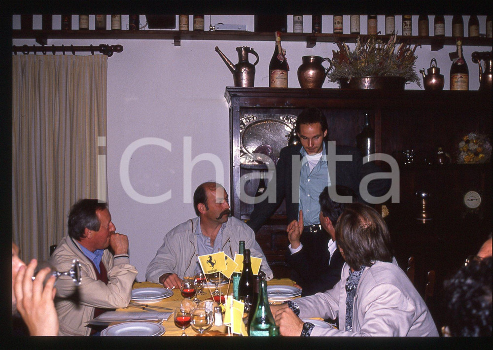 Gerhard BERGER - F1 Pilota scuderia FERRARI - 1995 ca 35 mm vintage slide 99 Diapositiva d'epoca, in formato 35 mm.CONDIZIONI: GOODE' severamente vietata la riproduzione. Tutti i diritti sono riservati.ICharta mette in vendita, sul negozio eBay e in esclusiva sul sito "icharta" il proprio archivio composto da numerose diapositive e negativi fotografici d'epoca, tutti originali e autentici, che attraversano la storia del costume italiano tra gli la fine degli anni Sessanta e Novanta.Si tratta di uno sguardo inedito sull'attualità, la politica, la vita quotidiana, il gossip e la cultura, che fotografa il cambiamento della nazione in quest'ultimo scorcio del XX secolo. Un'occasione unica per il mercato del collezionismo, che vede finalmente disponibile un archivio eccezionale per vastità, tematiche e condizioni, in un settore (il negativo fotografico e la diapositiva) di assoluta novità e dalle interessanti prospettive di investimento.  GOOD/buono   originale e autentica 1
