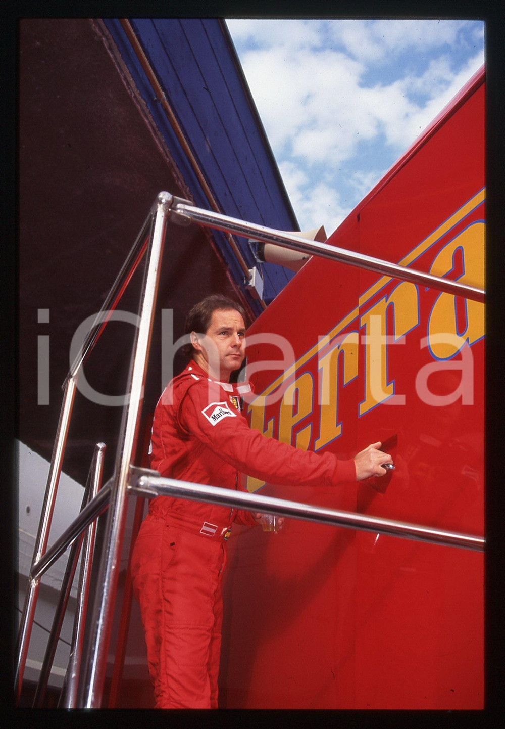 Gerhard BERGER - F1 Pilota scuderia FERRARI - 1995 ca 35 mm vintage slide 100 Diapositiva d'epoca, in formato 35 mm.CONDIZIONI: GOODE' severamente vietata la riproduzione. Tutti i diritti sono riservati.ICharta mette in vendita, sul negozio eBay e in esclusiva sul sito "icharta" il proprio archivio composto da numerose diapositive e negativi fotografici d'epoca, tutti originali e autentici, che attraversano la storia del costume italiano tra gli la fine degli anni Sessanta e Novanta.Si tratta di uno sguardo inedito sull'attualità, la politica, la vita quotidiana, il gossip e la cultura, che fotografa il cambiamento della nazione in quest'ultimo scorcio del XX secolo. Un'occasione unica per il mercato del collezionismo, che vede finalmente disponibile un archivio eccezionale per vastità, tematiche e condizioni, in un settore (il negativo fotografico e la diapositiva) di assoluta novità e dalle interessanti prospettive di investimento.  GOOD/buono   originale e autentica 1