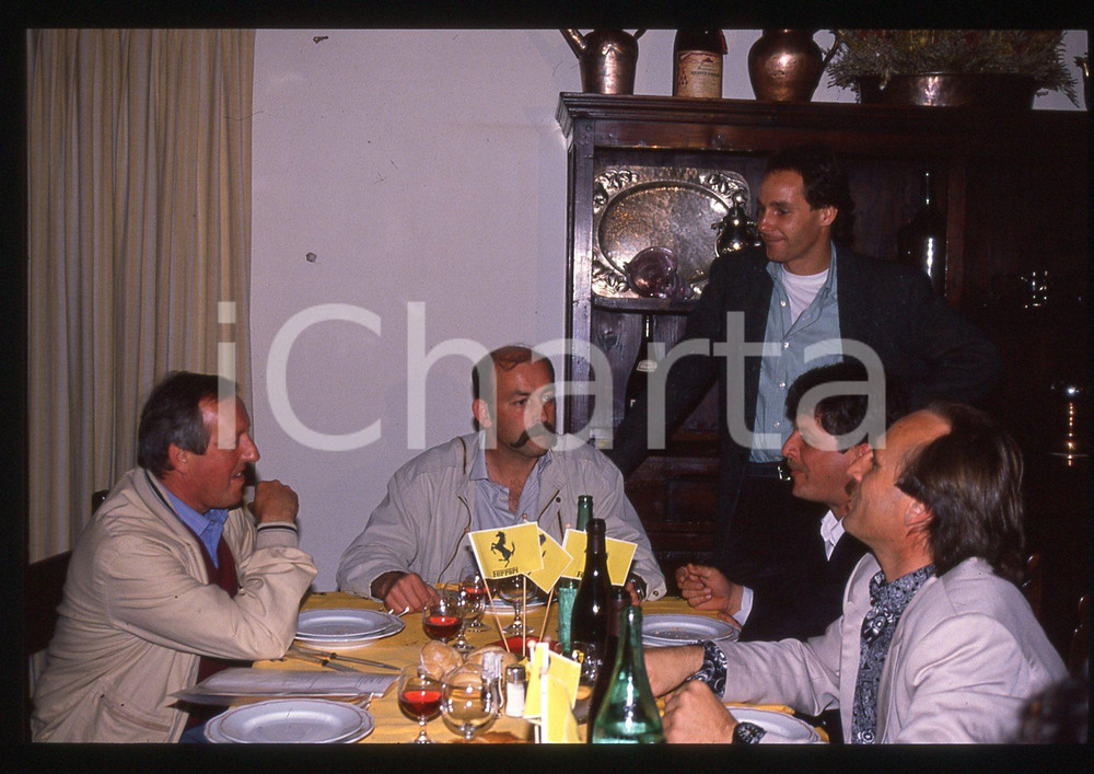 Gerhard BERGER - F1 Pilota scuderia FERRARI - 1995 ca 35 mm vintage slide 101 Diapositiva d'epoca, in formato 35 mm.CONDIZIONI: GOODE' severamente vietata la riproduzione. Tutti i diritti sono riservati.ICharta mette in vendita, sul negozio eBay e in esclusiva sul sito "icharta" il proprio archivio composto da numerose diapositive e negativi fotografici d'epoca, tutti originali e autentici, che attraversano la storia del costume italiano tra gli la fine degli anni Sessanta e Novanta.Si tratta di uno sguardo inedito sull'attualità, la politica, la vita quotidiana, il gossip e la cultura, che fotografa il cambiamento della nazione in quest'ultimo scorcio del XX secolo. Un'occasione unica per il mercato del collezionismo, che vede finalmente disponibile un archivio eccezionale per vastità, tematiche e condizioni, in un settore (il negativo fotografico e la diapositiva) di assoluta novità e dalle interessanti prospettive di investimento.  GOOD/buono   originale e autentica 1